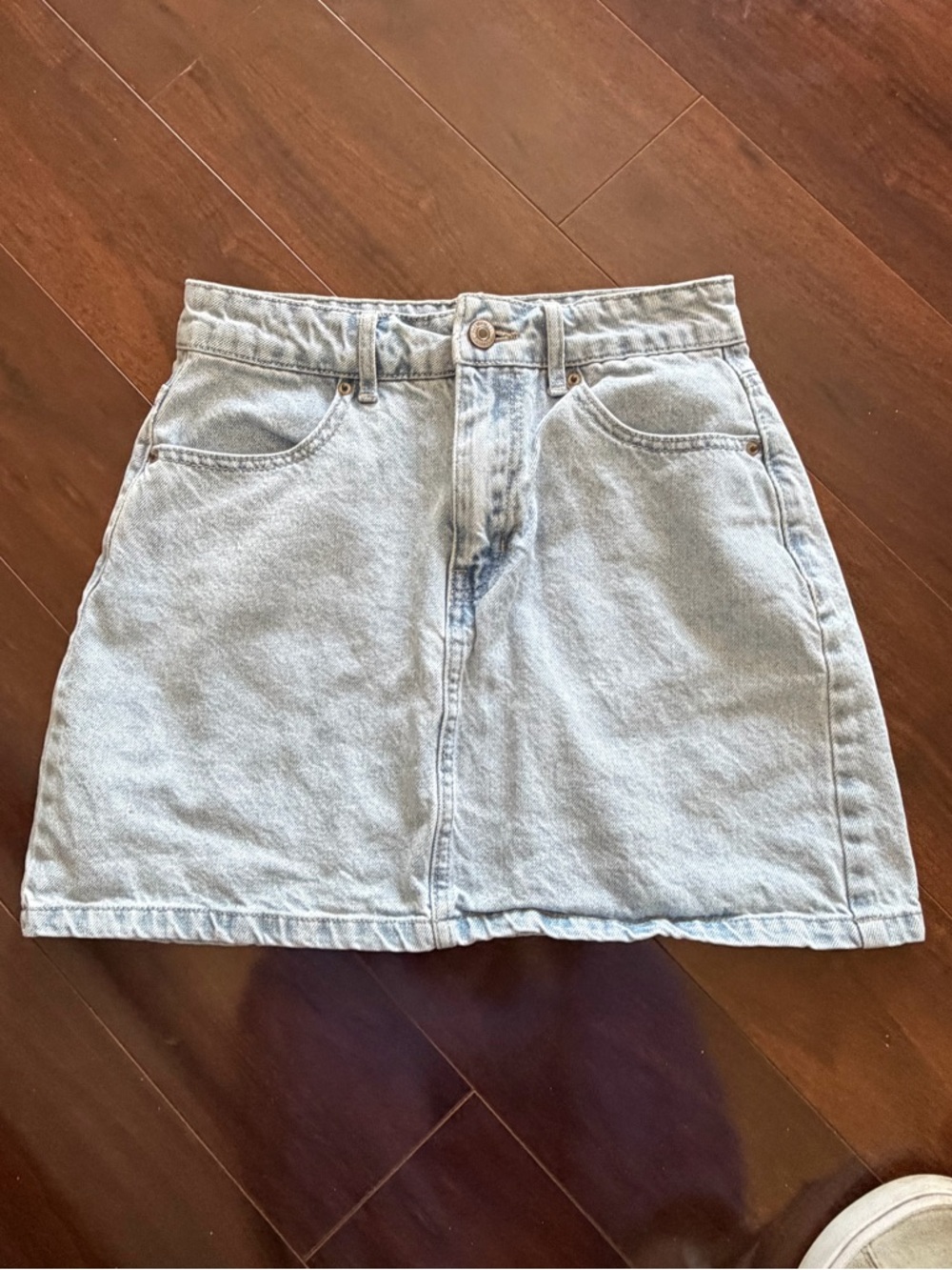 EUC - Forever 21 - Light Wash Denim A-Line Skirt - Classic Women's Small Skirt